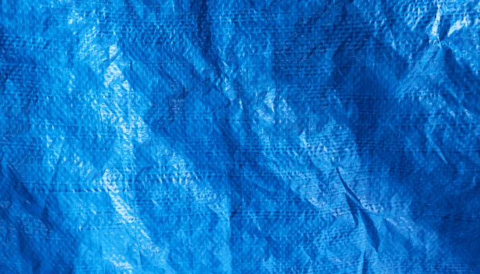 pose de bache sur toiture après fuite à toulon